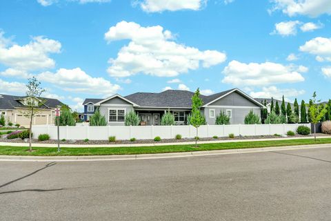 Tiny photo for 1726 River Run Street, Central Point, OR 97502 (MLS # 220219796)