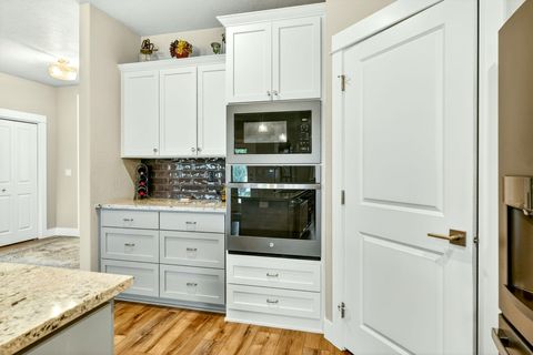 Tiny photo for 1726 River Run Street, Central Point, OR 97502 (MLS # 220219796)