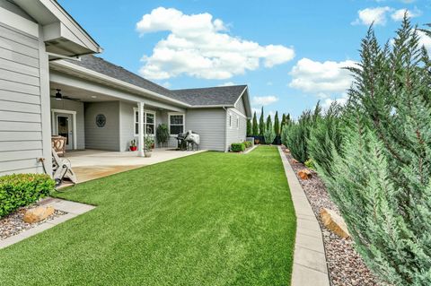 Tiny photo for 1726 River Run Street, Central Point, OR 97502 (MLS # 220219796)