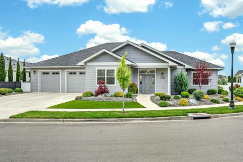 Tiny photo for 1726 River Run Street, Central Point, OR 97502 (MLS # 220219796)