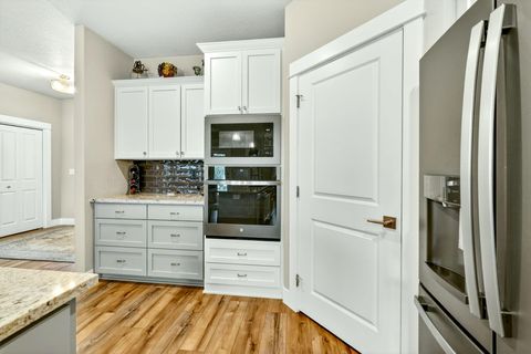 Tiny photo for 1726 River Run Street, Central Point, OR 97502 (MLS # 220219796)