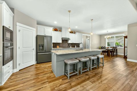 Tiny photo for 1726 River Run Street, Central Point, OR 97502 (MLS # 220219796)