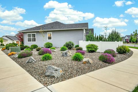 Tiny photo for 1726 River Run Street, Central Point, OR 97502 (MLS # 220219796)