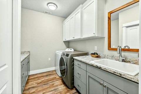Tiny photo for 1726 River Run Street, Central Point, OR 97502 (MLS # 220219796)