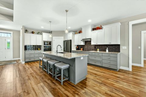 Tiny photo for 1726 River Run Street, Central Point, OR 97502 (MLS # 220219796)