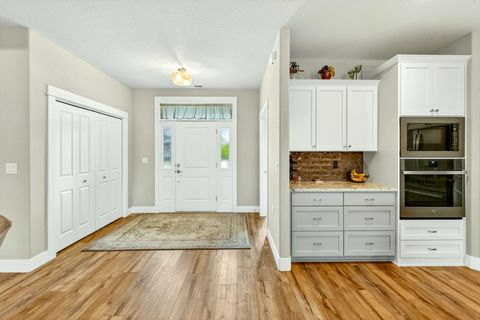 Tiny photo for 1726 River Run Street, Central Point, OR 97502 (MLS # 220219796)