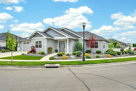 Tiny photo for 1726 River Run Street, Central Point, OR 97502 (MLS # 220219796)