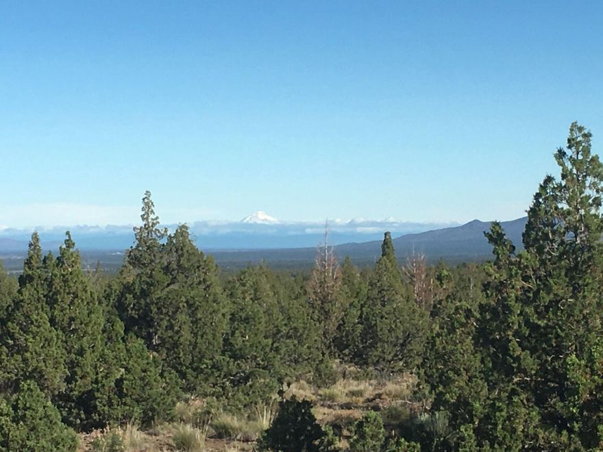 Gorgeous piece of property with Cascade Mountain views. It has a seasonal creek on it that flowed for a few weeks last year. Older juniper trees around the seasonal creek. This is a recreational piece of property.