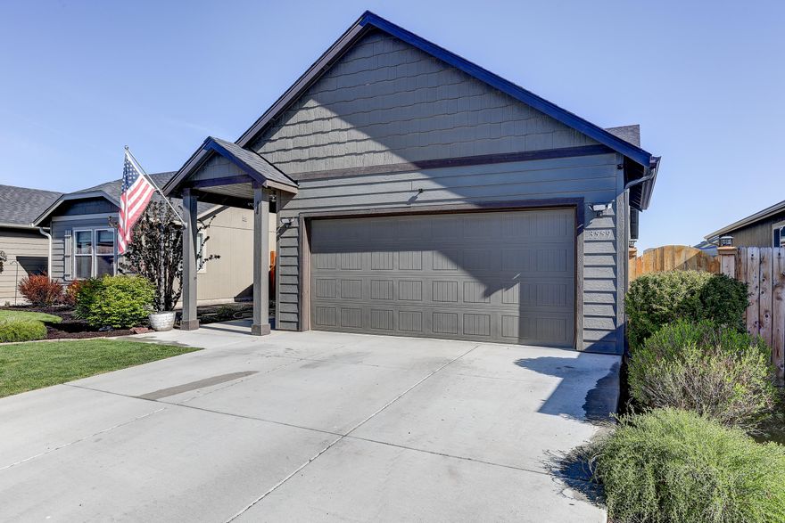 Obsidian Trails home just hit the market in Redmond!! This charming home features 3 bedrooms, 2 bathrooms and 1201 sf of living space. The home has an open floor plan, new flooring in the living area & hall bathroom, walk in closet and celling fans. The kitchen comes 
equipped with a pass through to dining area, gas range, tile backsplash, refrigerator. This bright home also boasts a low maintenance 
backyard and workbench in the 2 car garage. This home also comes equipped with a covered gazebo, raised flower beds, stone walkway 
on side yard and AC. It won't last long. Call your agent today to schedule an appointment to come see it! Showing starting Wednesday at 
4:00pm.