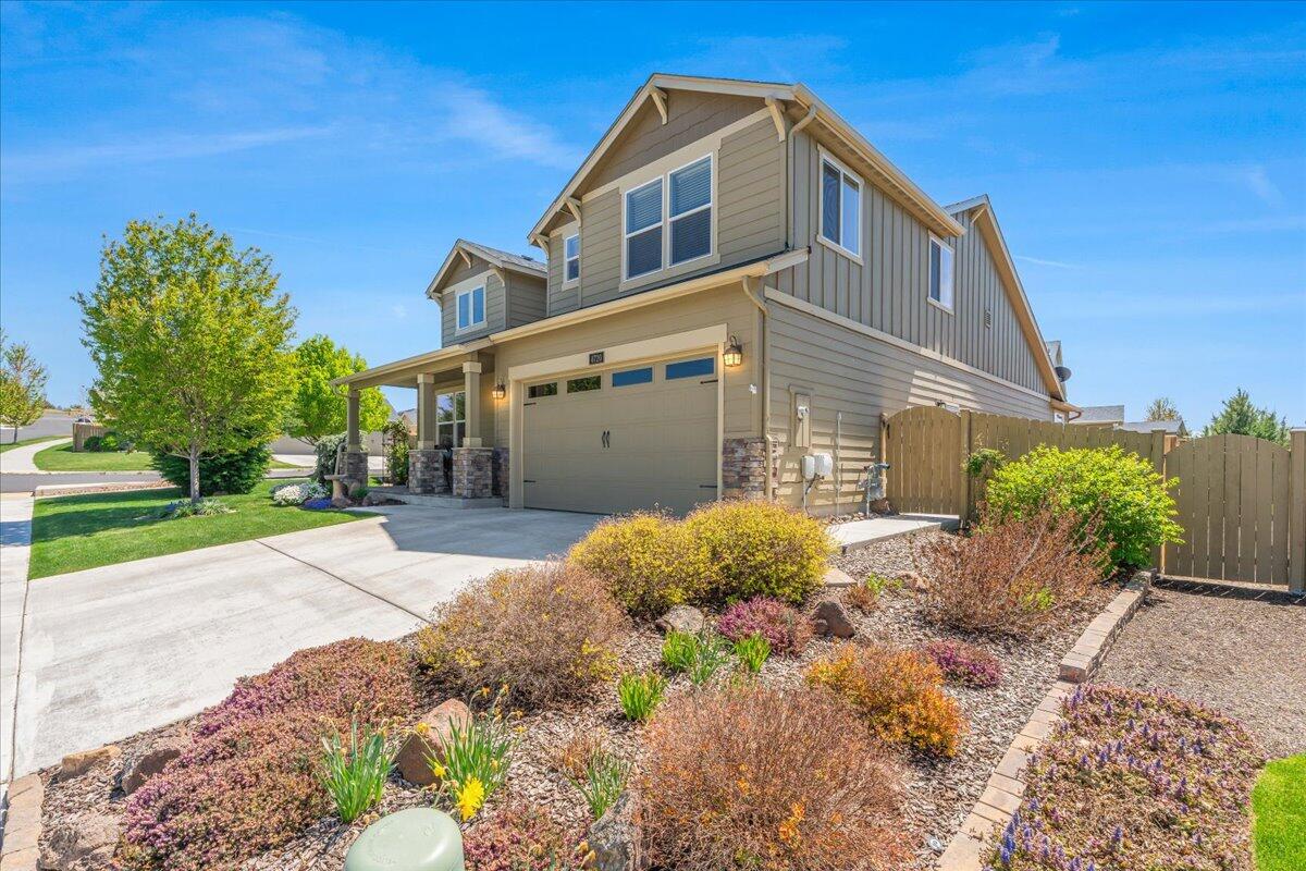 4720 SW Volcano View Way