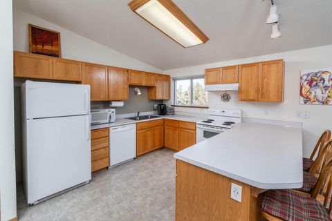 Tiny photo for 11518 SE View Top Lane, Prineville, OR 97754 (MLS # 220213277)