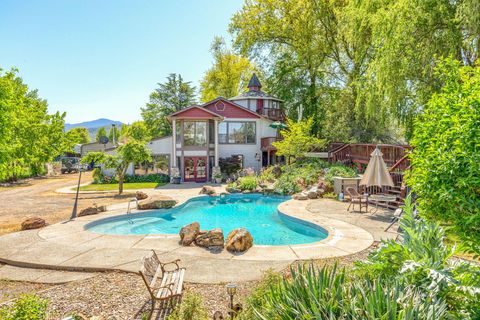 Photo of 3600 Madrona Lane, Medford, OR 97501 (MLS # 220221779)