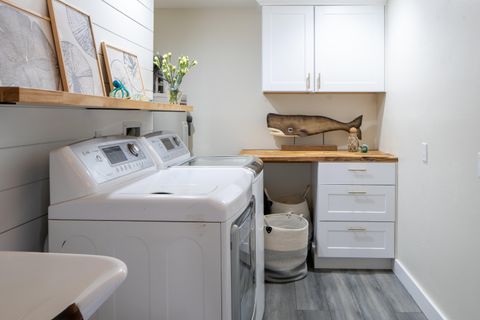 Tiny photo for 54977 Huntington Road, Bend, OR 97707 (MLS # 220217729)