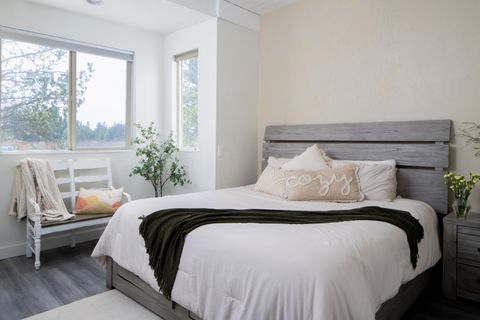 Tiny photo for 54977 Huntington Road, Bend, OR 97707 (MLS # 220217729)