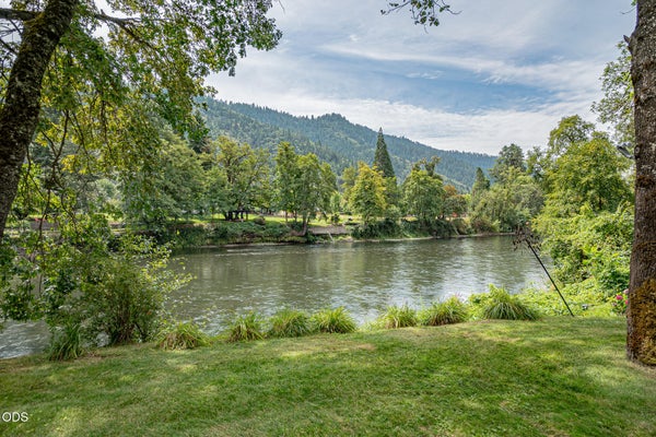 5605 FOOTHILL BLVD, ROGUE RIVER, OR 97537 - Image 9a2b86caff2ad63344a3ad02a1d2bebc/599424011