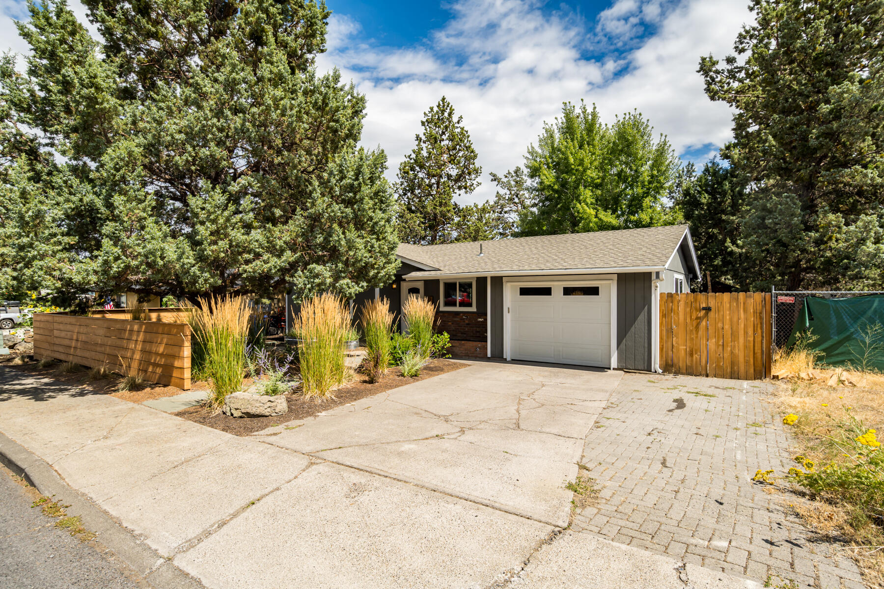 742 SE Sun Lane