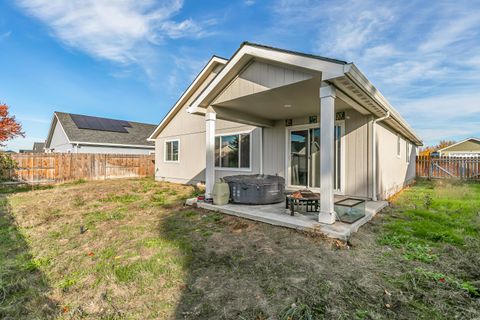 Tiny photo for 7843 Cadence Lane, White City, OR 97503 (MLS # 220211853)