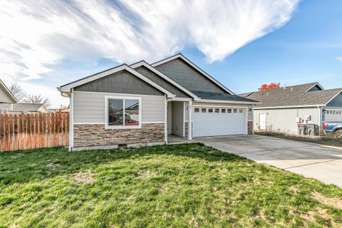 Tiny photo for 7843 Cadence Lane, White City, OR 97503 (MLS # 220211853)