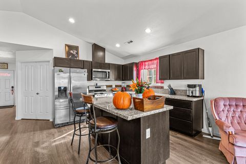 Tiny photo for 7843 Cadence Lane, White City, OR 97503 (MLS # 220211853)