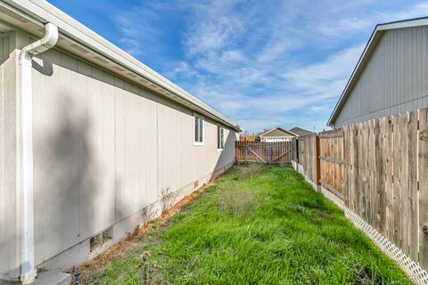 Tiny photo for 7843 Cadence Lane, White City, OR 97503 (MLS # 220211853)