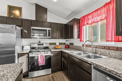 Tiny photo for 7843 Cadence Lane, White City, OR 97503 (MLS # 220211853)