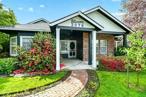 Photo of 2078 Orchard Home Drive, Medford, OR 97501 (MLS # 220219996)