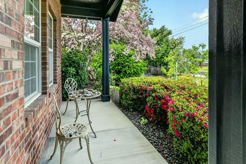 Tiny photo for 2078 Orchard Home Drive, Medford, OR 97501 (MLS # 220219996)