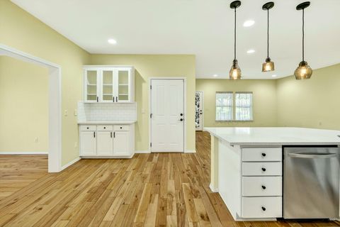 Tiny photo for 2078 Orchard Home Drive, Medford, OR 97501 (MLS # 220219996)