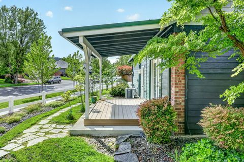 Tiny photo for 2078 Orchard Home Drive, Medford, OR 97501 (MLS # 220219996)