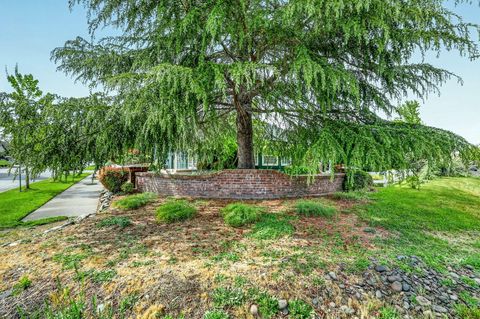 Tiny photo for 2078 Orchard Home Drive, Medford, OR 97501 (MLS # 220219996)