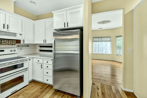 Tiny photo for 2078 Orchard Home Drive, Medford, OR 97501 (MLS # 220219996)