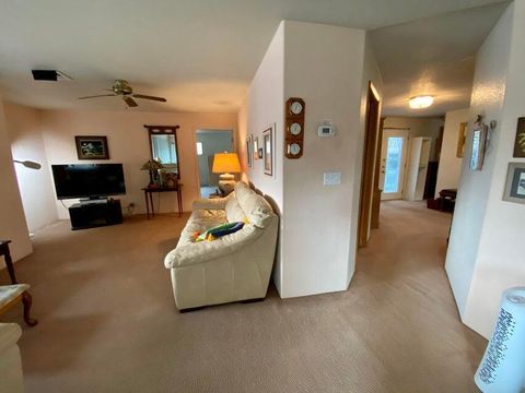 Tiny photo for 955 SW Rogue River Avenue, Grants Pass, OR 97526 (MLS # 220213331)