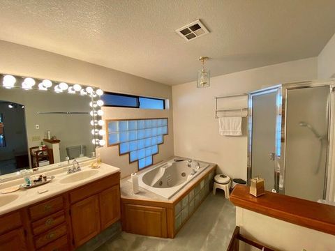 Tiny photo for 955 SW Rogue River Avenue, Grants Pass, OR 97526 (MLS # 220213331)