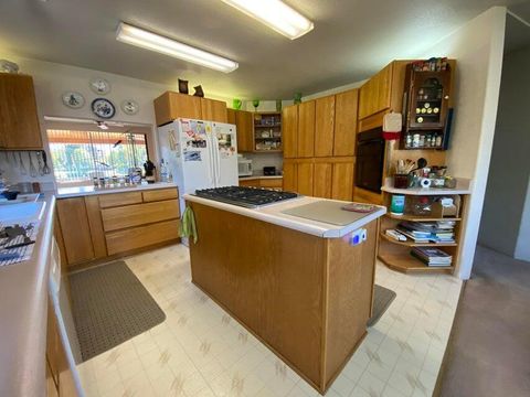 Tiny photo for 955 SW Rogue River Avenue, Grants Pass, OR 97526 (MLS # 220213331)