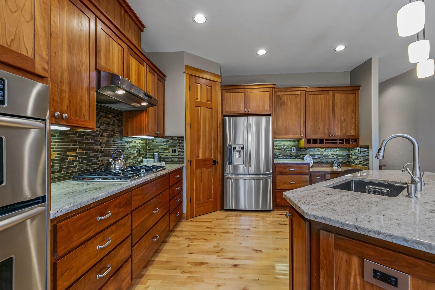 Broken Top - Residential