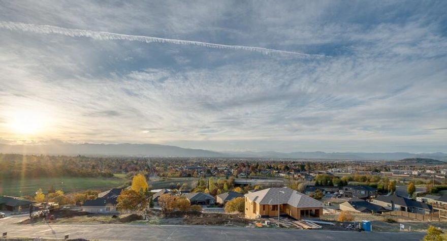 Beautiful building lot in the highly desirable Bella VIsta Heights subdivision! Bring your own builder and wake up every morning to the breathtaking views! Unlike most developments in East Medford, there is NO minimum building square footage requirement. All building designs to be approved by the Architectural Review Committee. Call for details. HOA Dues $79.50/month/Lot 75