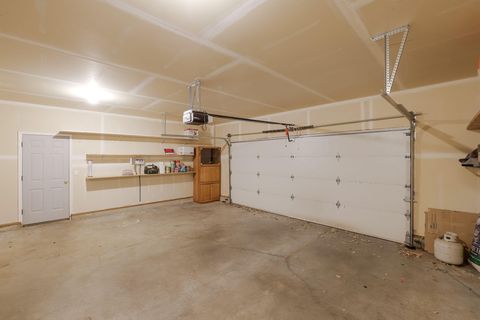 Tiny photo for 53085 Riverview Drive, La Pine, OR 97739 (MLS # 220202746)