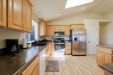 Tiny photo for 53085 Riverview Drive, La Pine, OR 97739 (MLS # 220202746)