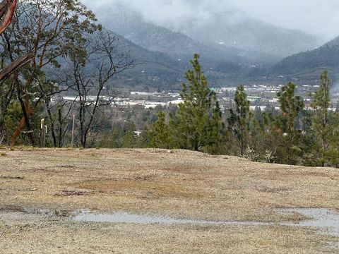 Photo of 2050 SE Wyndham Way, Grants Pass, OR 97527 (MLS # 220215647)