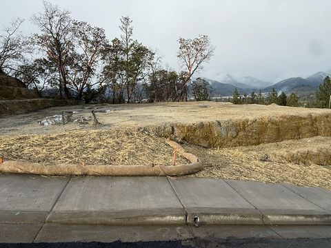 Tiny photo for 2050 SE Wyndham Way, Grants Pass, OR 97527 (MLS # 220215647)