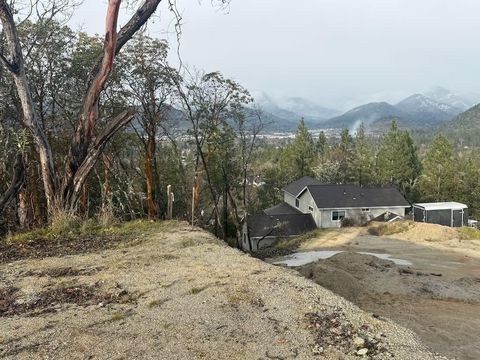 Tiny photo for 2050 SE Wyndham Way, Grants Pass, OR 97527 (MLS # 220215647)