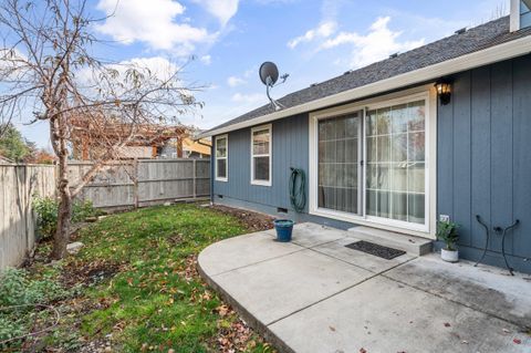 Tiny photo for 1240 Shafer Lane, Medford, OR 97501 (MLS # 220212570)