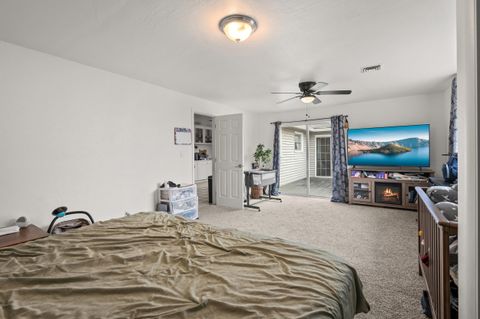 Tiny photo for 1201 Murray Avenue, Medford, OR 97501 (MLS # 220213890)