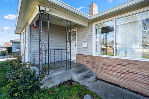 Tiny photo for 1201 Murray Avenue, Medford, OR 97501 (MLS # 220213890)