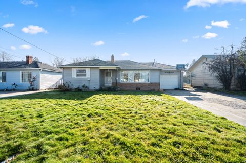 Tiny photo for 1201 Murray Avenue, Medford, OR 97501 (MLS # 220213890)