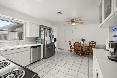 Tiny photo for 1201 Murray Avenue, Medford, OR 97501 (MLS # 220213890)