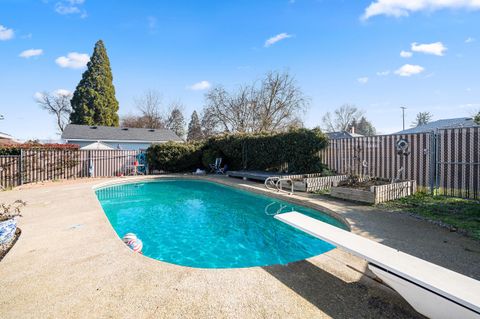 Tiny photo for 1201 Murray Avenue, Medford, OR 97501 (MLS # 220213890)