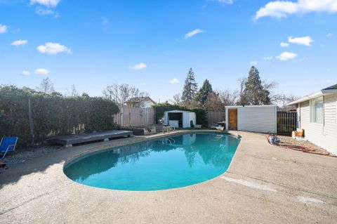 Tiny photo for 1201 Murray Avenue, Medford, OR 97501 (MLS # 220213890)