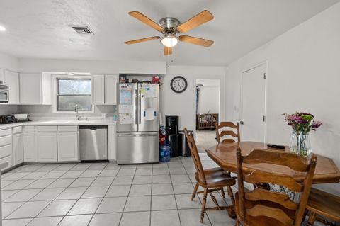 Tiny photo for 1201 Murray Avenue, Medford, OR 97501 (MLS # 220213890)