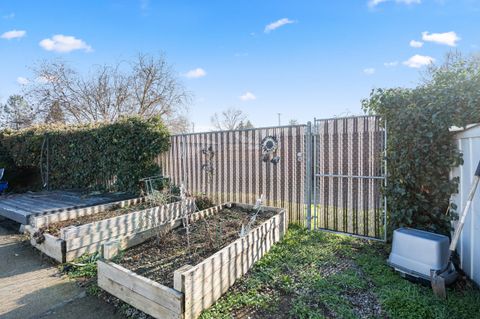 Tiny photo for 1201 Murray Avenue, Medford, OR 97501 (MLS # 220213890)